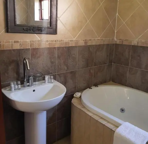 اتاق لوکس با تخت بزرگ, Echo Garden Guesthouse