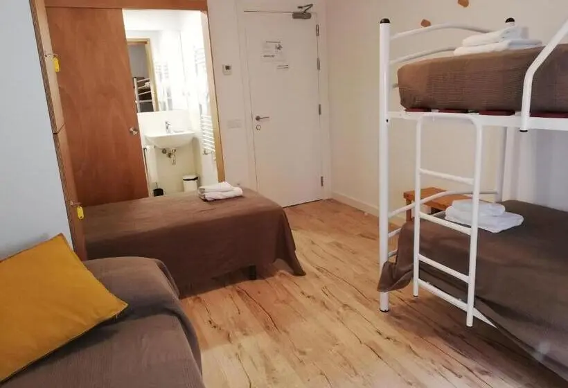 Standard Neljän Hengen Huone, Hostel.b