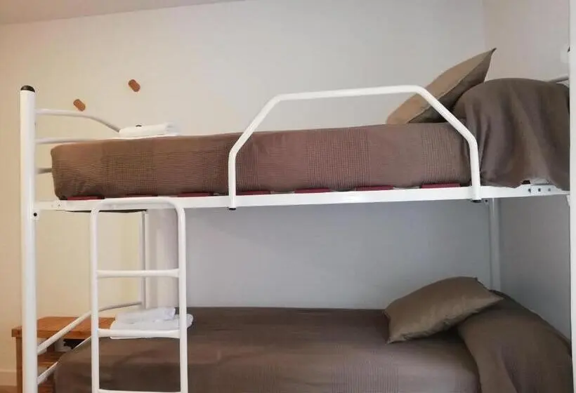 Standard Neljän Hengen Huone, Hostel.b