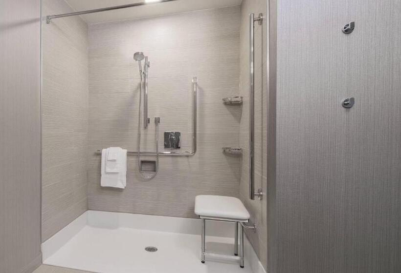 اتاق استاندارد با تخت بزرگ برای معلولان, Courtyard By Marriott Halifax Dartmouth