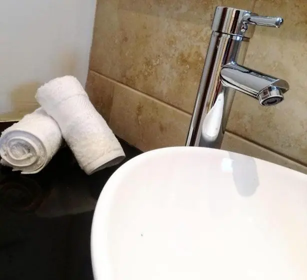 اتاق کلاسیک سه تخته, Villa Oasis