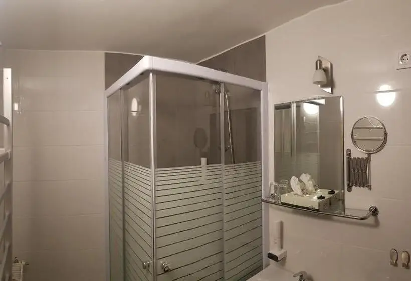 スタンダードルーム, Hbh Bajor Sörház Sólyomfészek Panzió