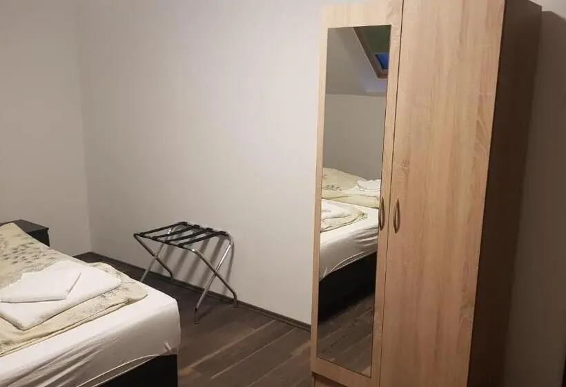 トリプルクラシックルーム, Hbh Bajor Sörház Sólyomfészek Panzió