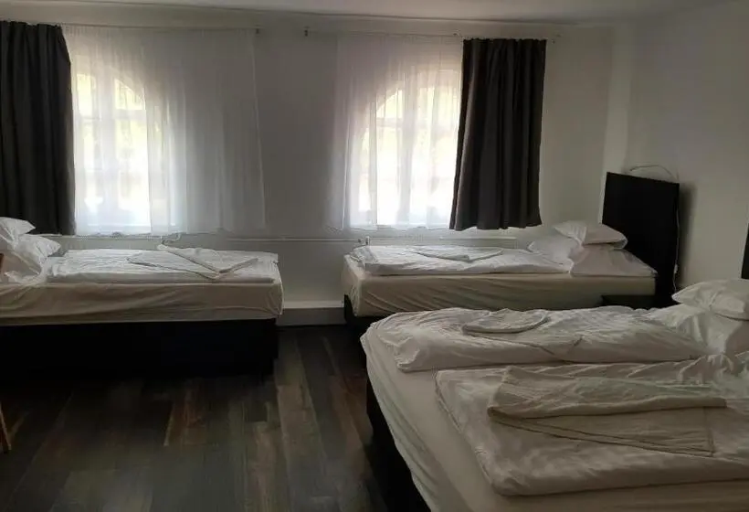 ファミリールーム, Hbh Bajor Sörház Sólyomfészek Panzió