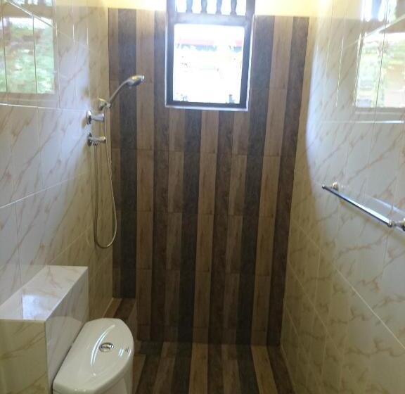 חדר בסיסי, Shiva Rest Katharagama