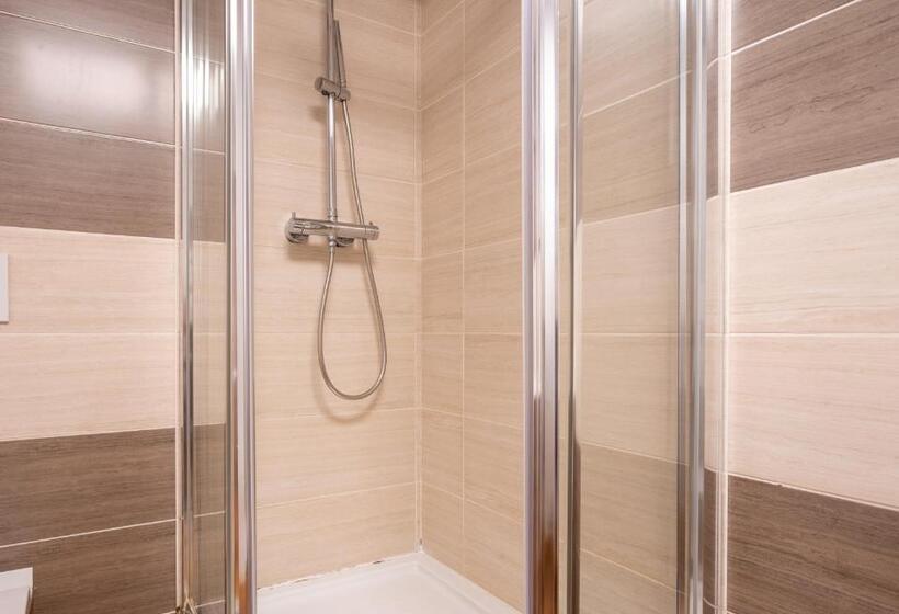 غرفة قياسية ثلاثية مع حمام خارجي, Suites Rooms Valencia