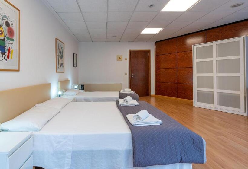 غرفة قياسية ثلاثية مع حمام خارجي, Suites Rooms Valencia