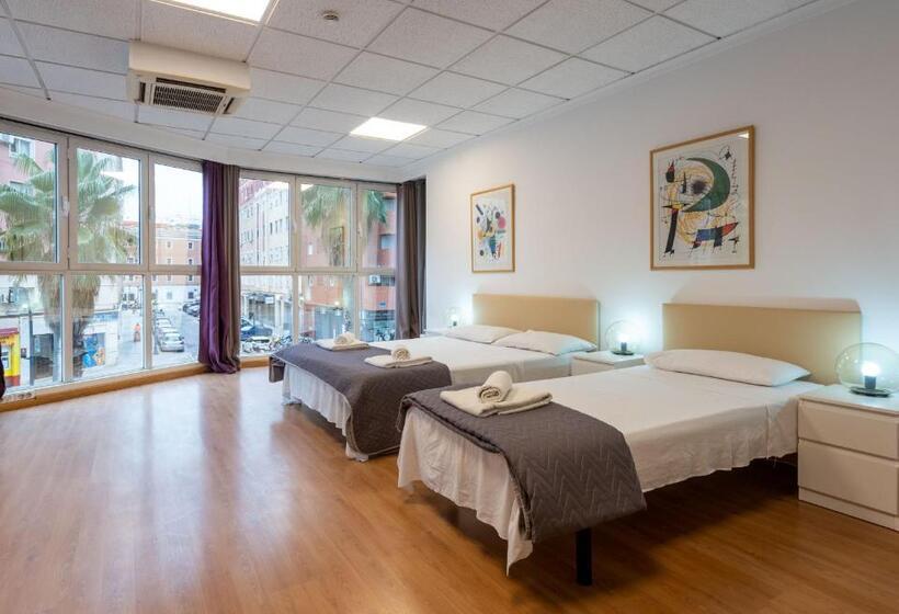 غرفة قياسية ثلاثية مع حمام خارجي, Suites Rooms Valencia