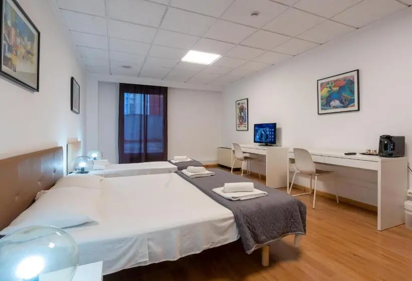 اتاق استاندارد سه نفره, Suites Rooms Valencia