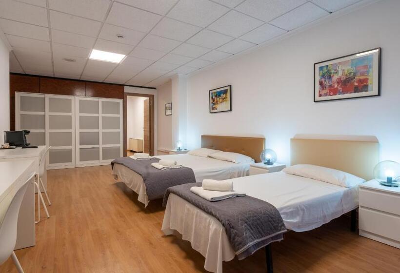 غرفة قياسية ثلاثية, Suites Rooms Valencia