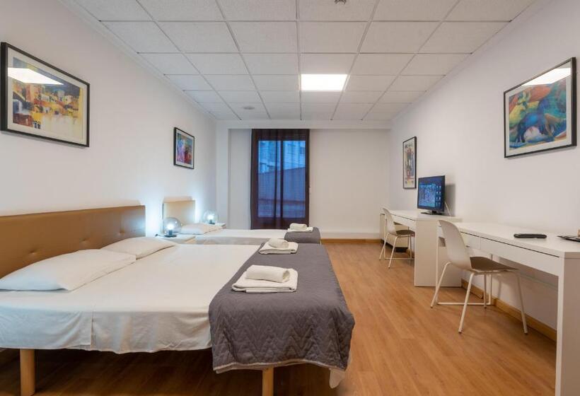 غرفة قياسية ثلاثية, Suites Rooms Valencia