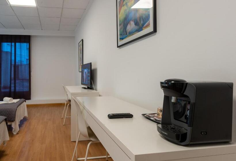 غرفة قياسية ثلاثية, Suites Rooms Valencia