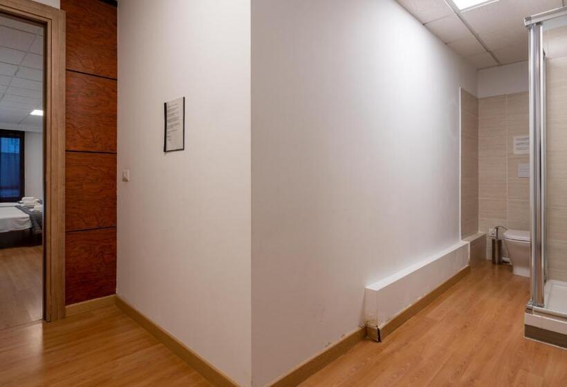 غرفة قياسية ثلاثية, Suites Rooms Valencia