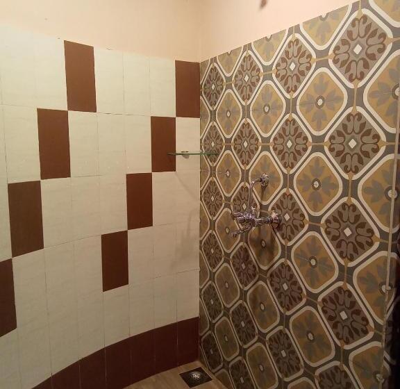 スタンダードルーム, O Camarao