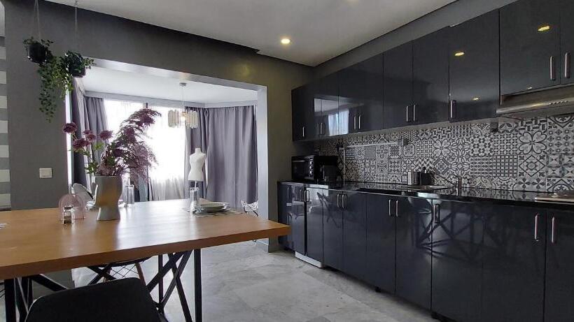 1 Bedroom Penthouse Apartment, Suite Loc Luxury Apart