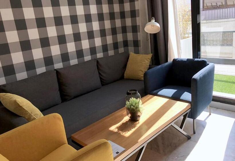 1 Bedroom Penthouse Apartment, Suite Loc Luxury Apart