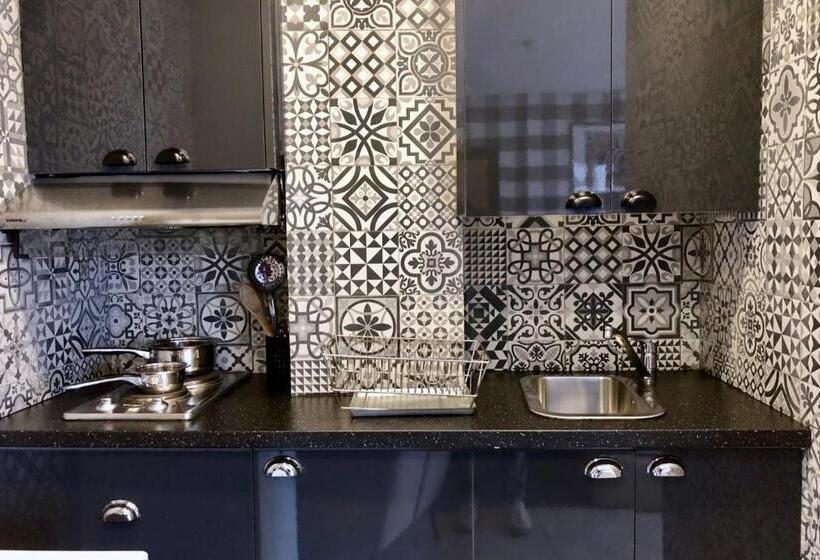 استودیوی استاندارد, Suite Loc Luxury Apart