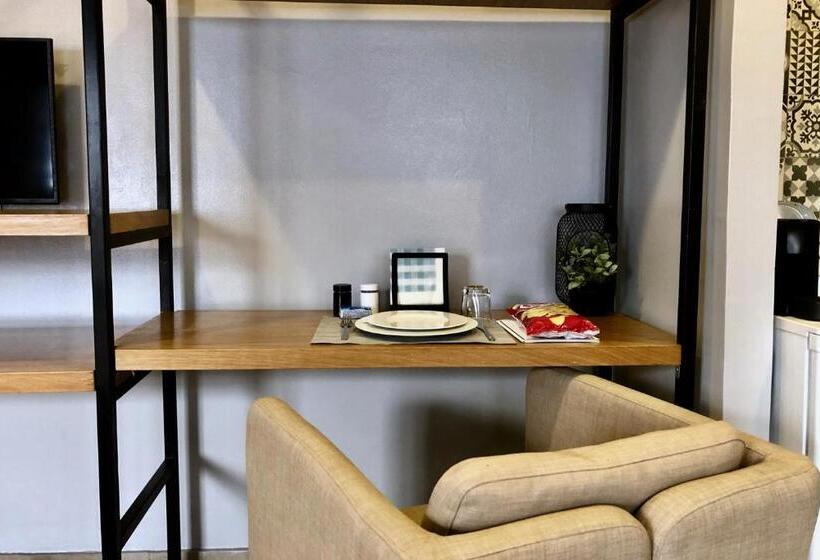 标准工作室, Suite Loc Luxury Apart