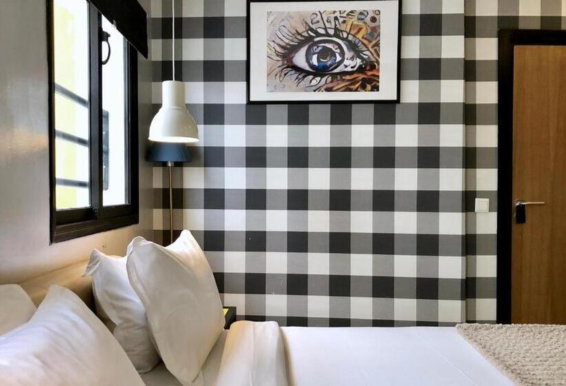 استودیوی استاندارد, Suite Loc Luxury Apart