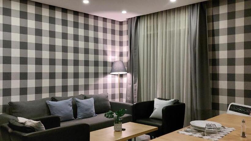 1 Bedroom Penthouse Apartment, Suite Loc Luxury Apart