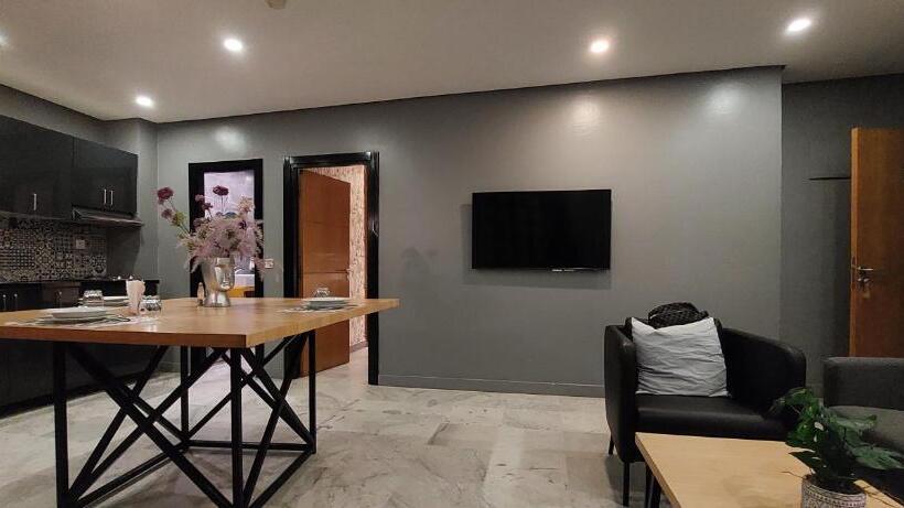 1 Bedroom Penthouse Apartment, Suite Loc Luxury Apart