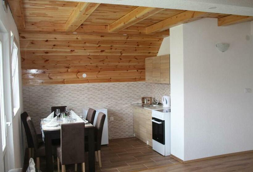 سوییت دوبلکس, Apartmani Prisoje