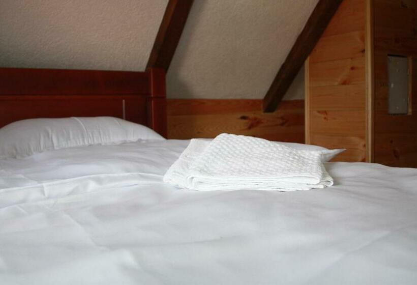 سوییت دوبلکس, Apartmani Prisoje