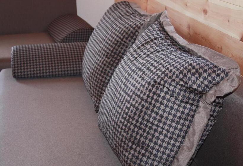 سوییت دوبلکس, Apartmani Prisoje