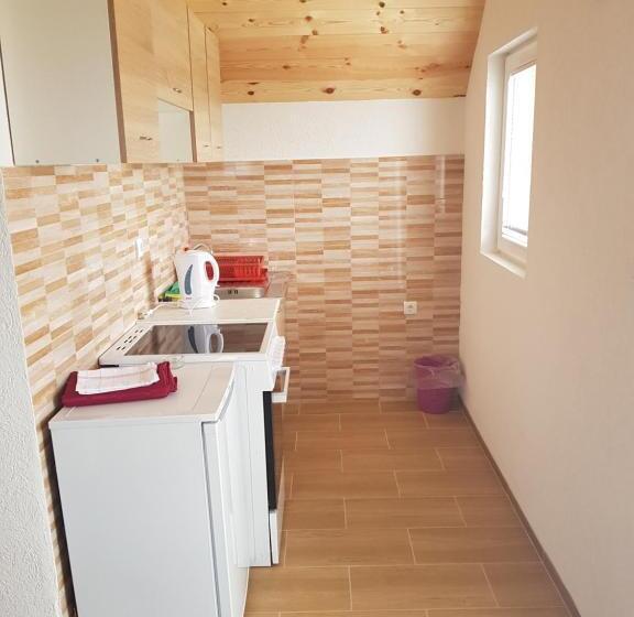 سوییت با چشمانداز کوه, Apartmani Prisoje