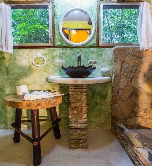 اتاق لوکس, Hacienda Tijax Jungle Logde