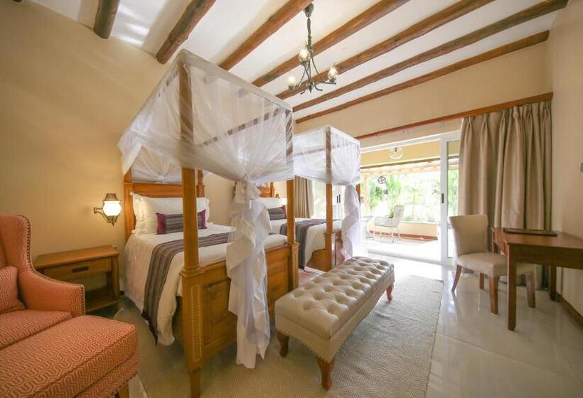 اتاق استاندارد با چشم‌انداز استخر, No 5 Boutique Hotel Limited