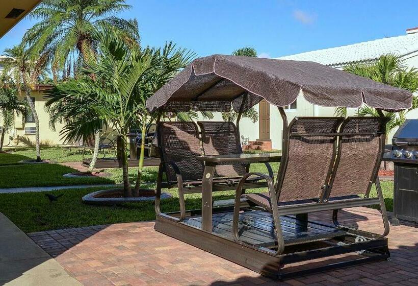 标准间, Shell Motel Hollywood