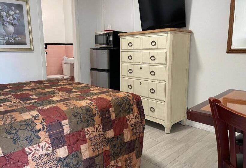 Номер Стандарт, Shell Motel Hollywood