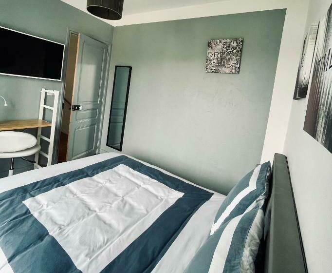 Стандартный Номер Кровать Кинг, Le Numero 100