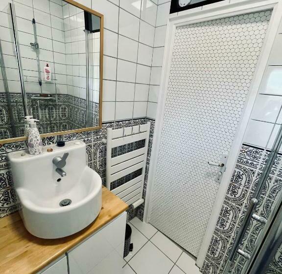 Стандартный Номер Кровать Кинг, Le Numero 100