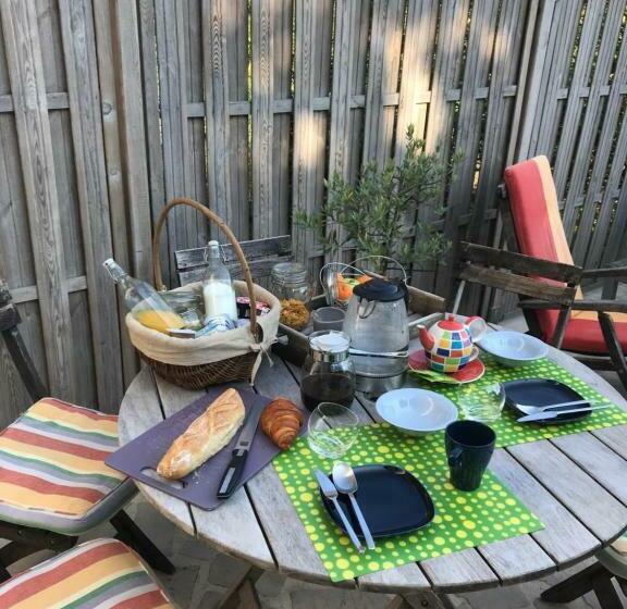 Стандартный Номер Кровать Кинг, Le Numero 100