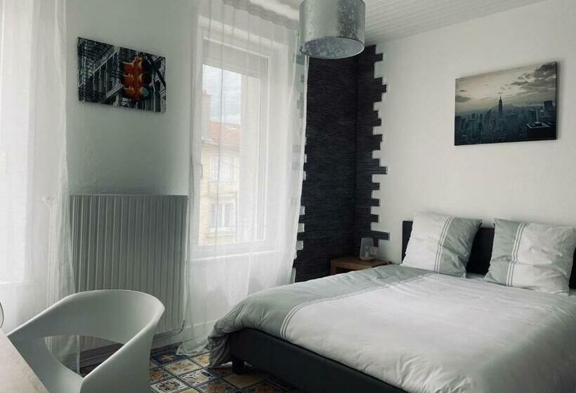 Стандартный Номер Кровать Кинг, Le Numero 100