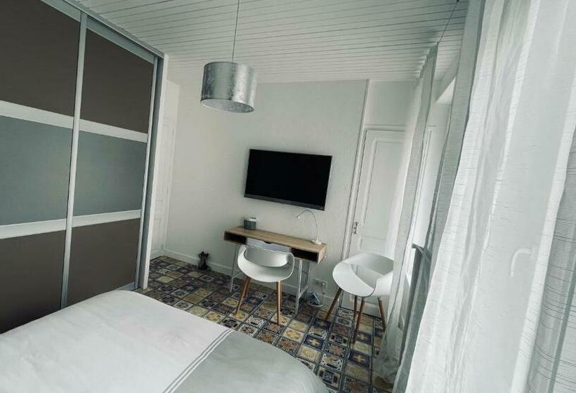 Стандартный Номер Кровать Кинг, Le Numero 100