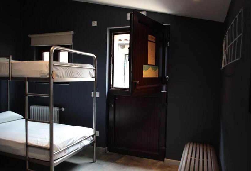 سرير فى غرفة مشتركه, Casa Carmina Hostel