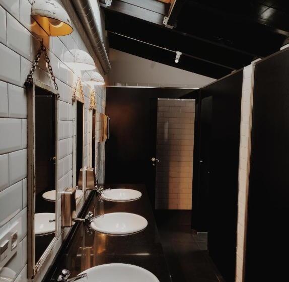 سرير فى غرفة مشتركه, Casa Carmina Hostel