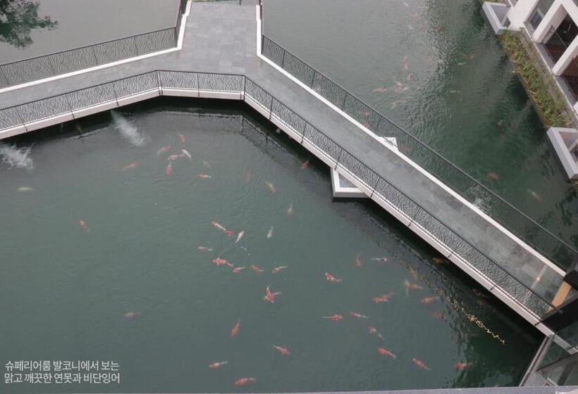 חדר סופריור עם מיטת קינג, Pine Forest Jeongseon Alpine Resort