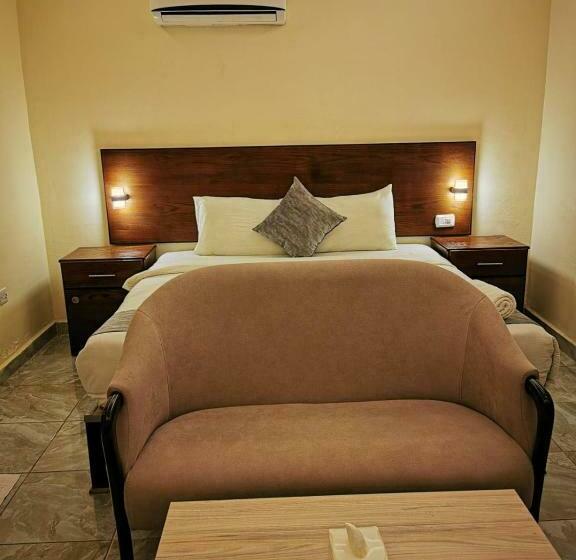 اتاق اکونومی, Taj