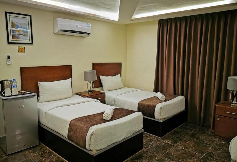 اتاق ساده سه‌ نفره, Taj