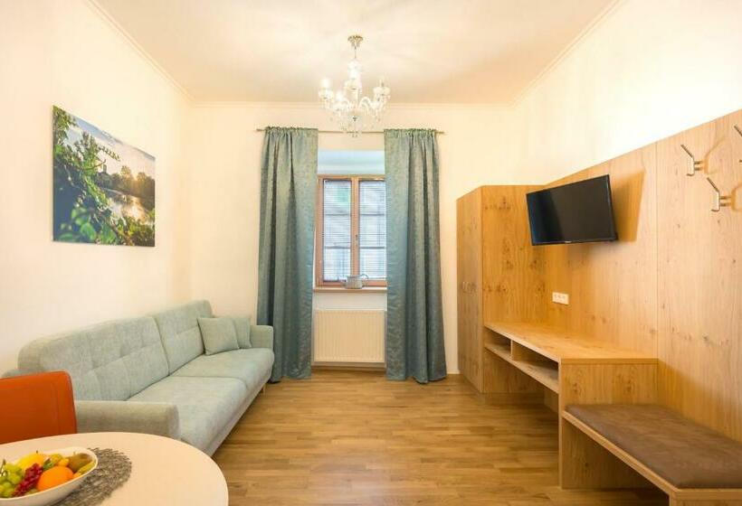 침실 1개 아파트, Altes Backhaus