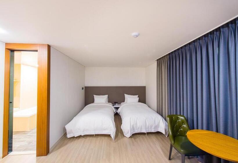 Chambre Standard, Fortuna