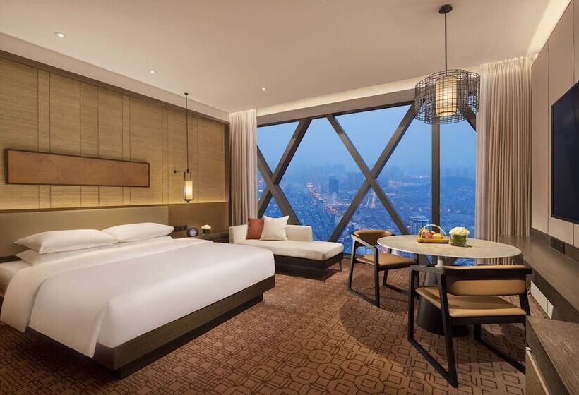 Номер Клуб, Hyatt Regency Zhenjiang