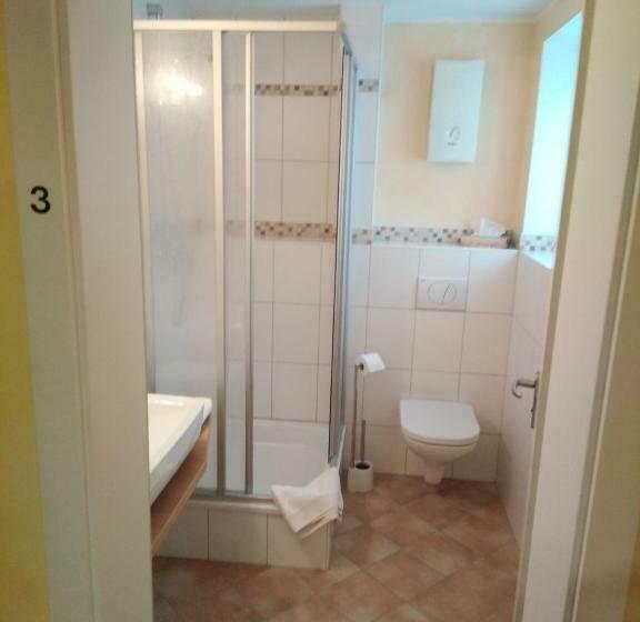 标准单人间, Die Krone