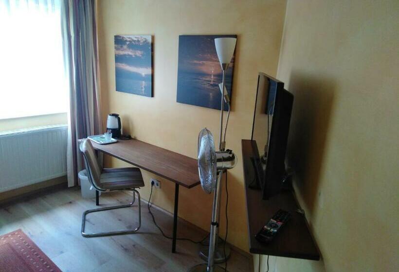 标准单人间, Die Krone