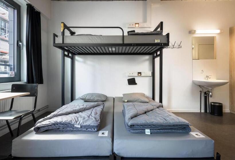 标准间, Auberge De Jeunesse Charleroi Youth Hostel