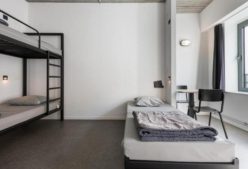 四人标准间, Auberge De Jeunesse Charleroi Youth Hostel